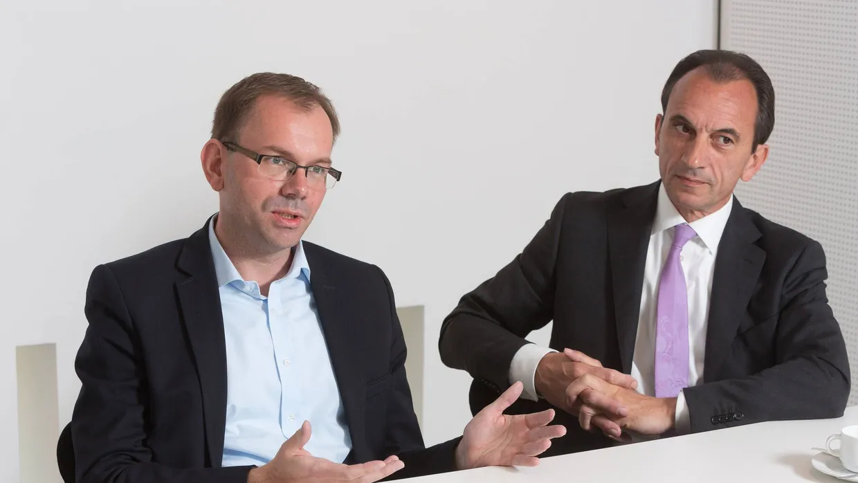 Viel Harmonie, bis auf die Kleiderordnung: Mathias Wagner (Grüne, l.) und Michael Boddenberg (CDU).