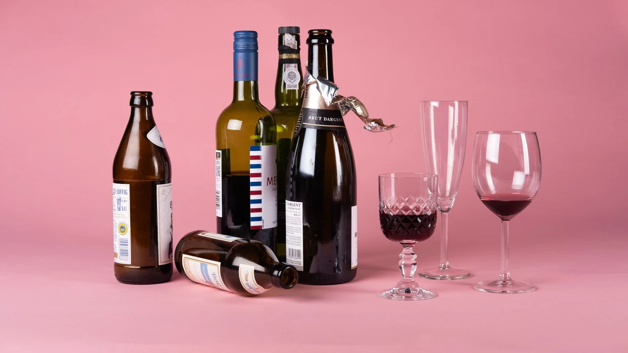 Ängstlichkeit ist eine natürliche Folge des Alkoholexzesses. So wie Leergut.