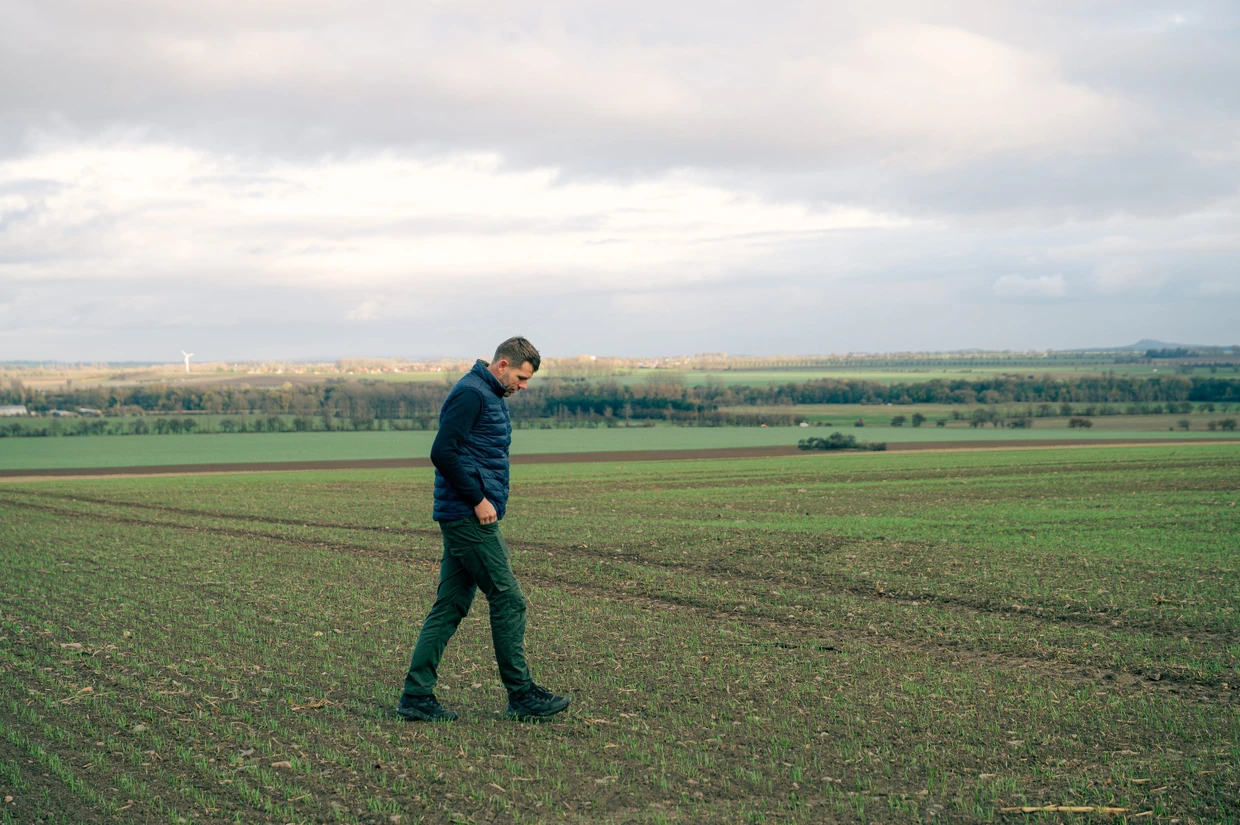 Feldkontrolle: Landwirt Michael Wesche leitet die Agrargenossenschaft „Apro“ in Wasserleben im Harz, die 1100 Hektar Land bewirtschaftet