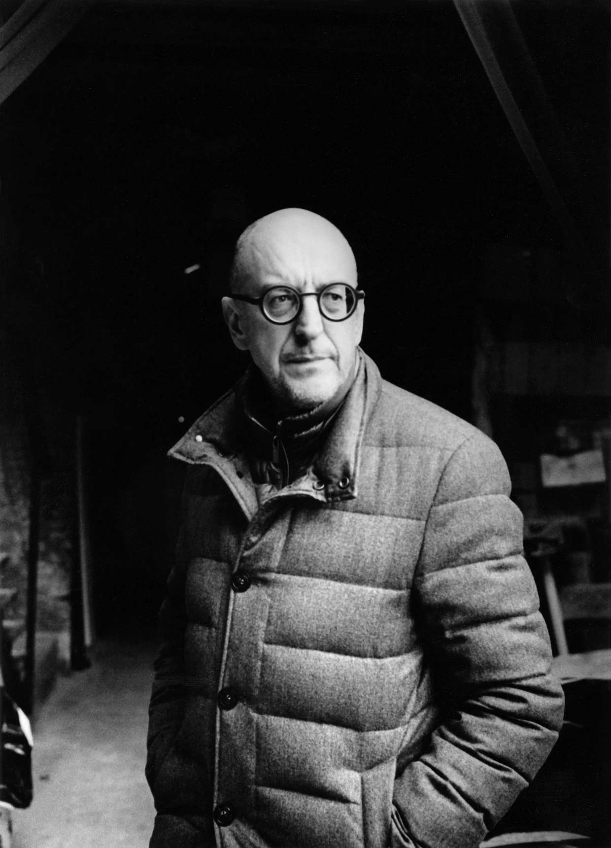 Präsident Riccardo Bisazza lässt sich in der „Bibliothek der Farben“ ablichten.