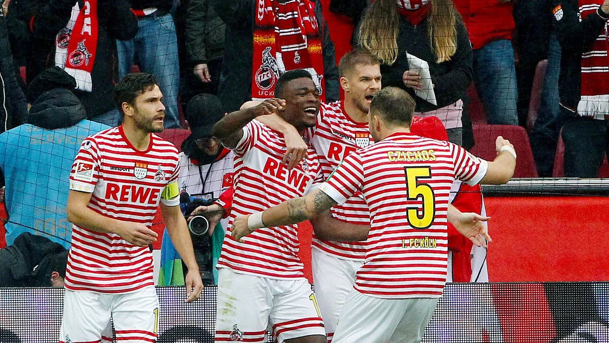 Jubel in Streifen: Jhon Cordoba (Mitte) jubelt mit Jonas Hector (l-r), Simon Terodde und Rafael Czichos.