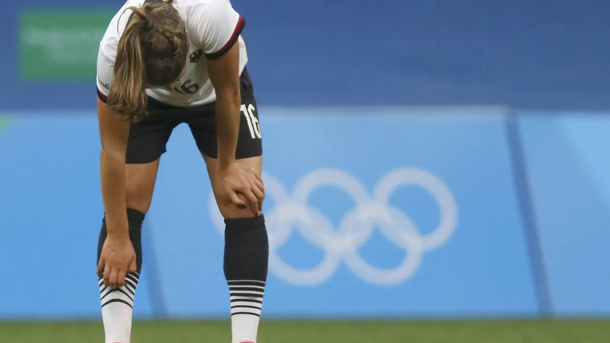 Geknickt: Melanie Leupolz merkt man die Enttäuschung über die Leistung des deutschen Frauenfußballteams an