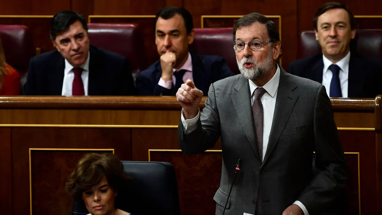 Spaniens Premierminister Mariano Rajoy hält während einer Sitzung des Parlaments in Madrid eine Rede.