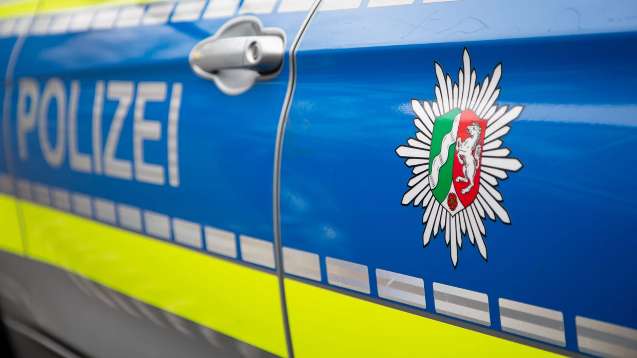 Die Polizei in Nordrhein-Westfalen ist zu einer Bankfiliale ausgerückt.
