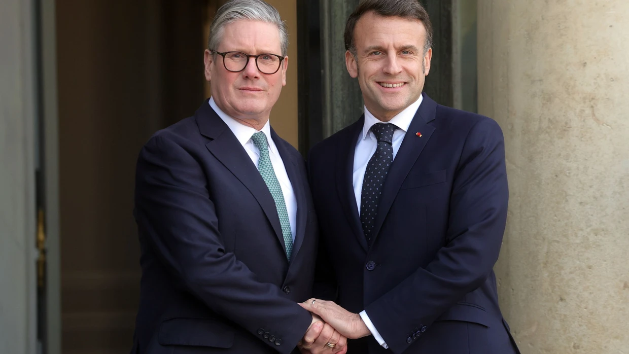 Macron empfängt Starmer zu einem informellen Gipfel zur Ukraine in Paris Mitte Februar.