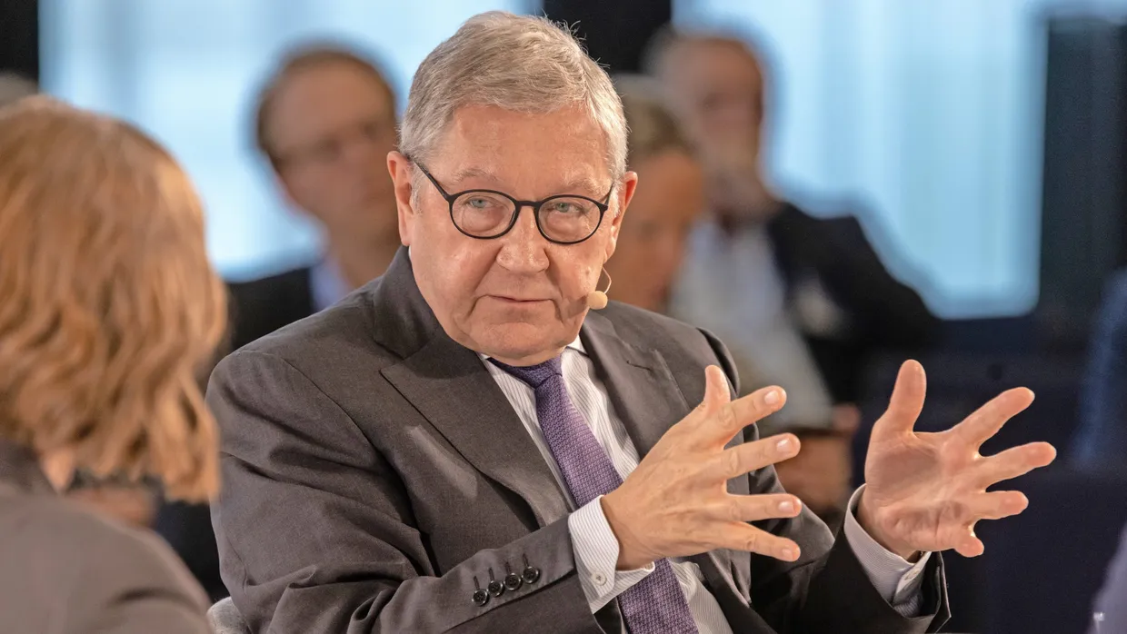 Klaus Regling bekommt eine Nachspielzeit beim ESM.  Bislang ließ sich kein geeigneter Nachfolger für ihn finden.