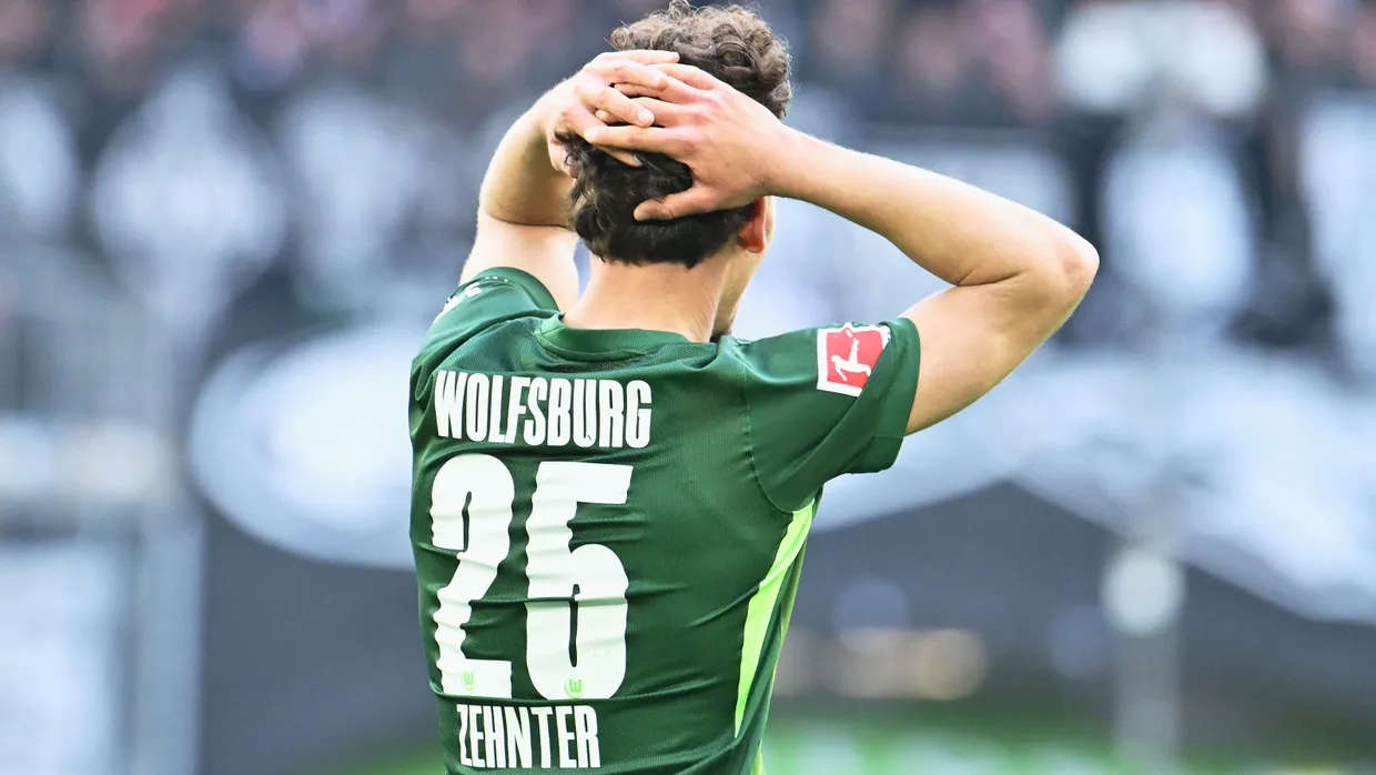 Enttäuscht: Wolfsburgs Aaron Zehnter bei der Niederlage gegen Eintracht Frankfurt in der Fußball-Bundesliga