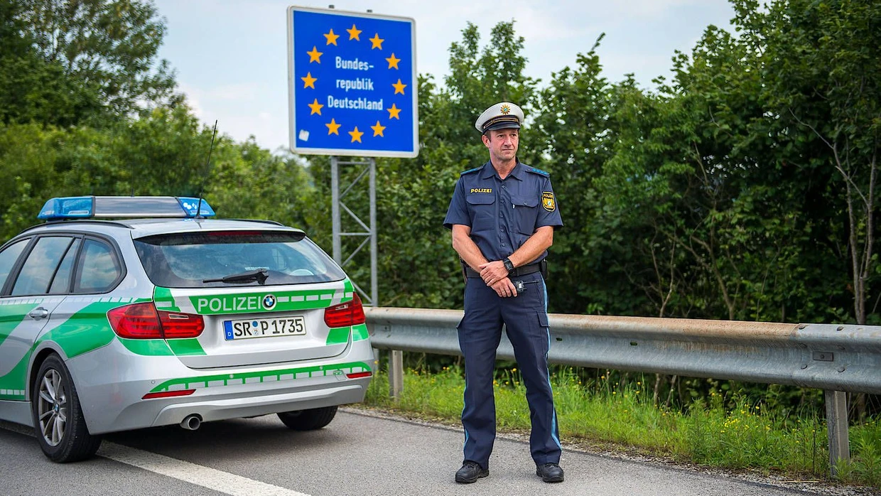 ein-beamter-der-bayerischen.webp