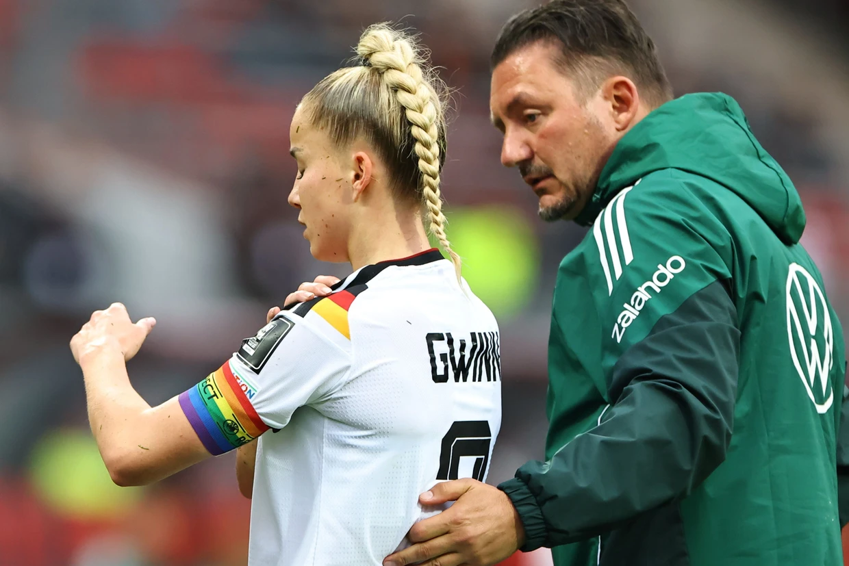 Kapitänin Giulia Gwinn musste verletzt ausgewechselt werden.