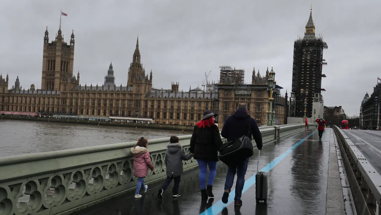 Parlamentsgebäude in London: Die Sonne der Souveränität soll demnächst die grauen Wolken vertreiben, wenn es nach Boris Johnson geht
