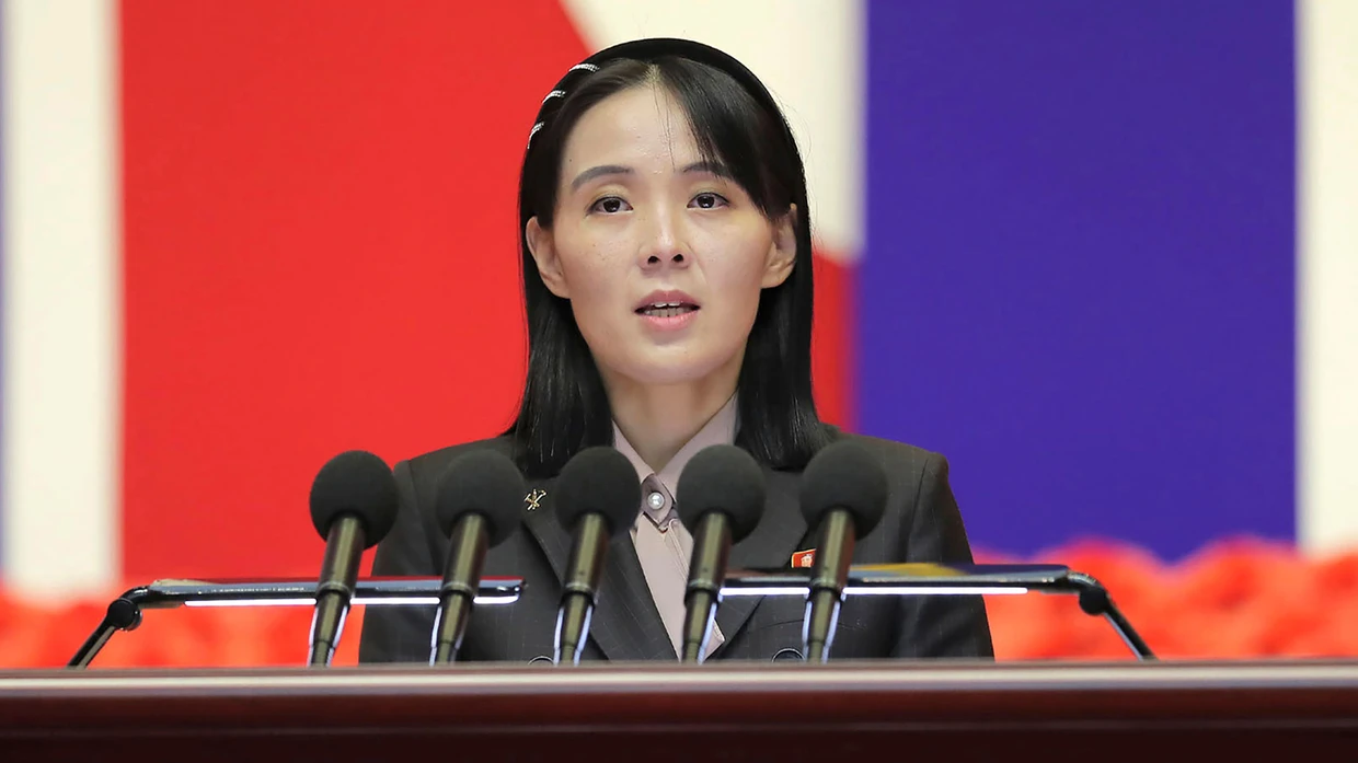 Kim Yo Jong, die Schwester des nordkoreanischen Machthabers Kim Jong Un, hält eine Rede am 10.08.2022.