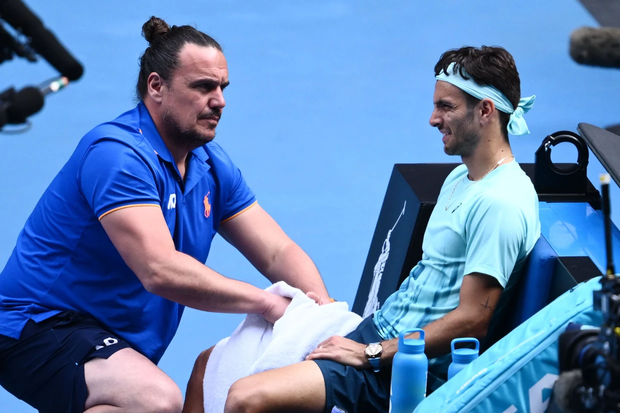 Djokovic-Gegner Lorenzo Musetti aus Italien musste wegen einer Verletzung aufgeben.