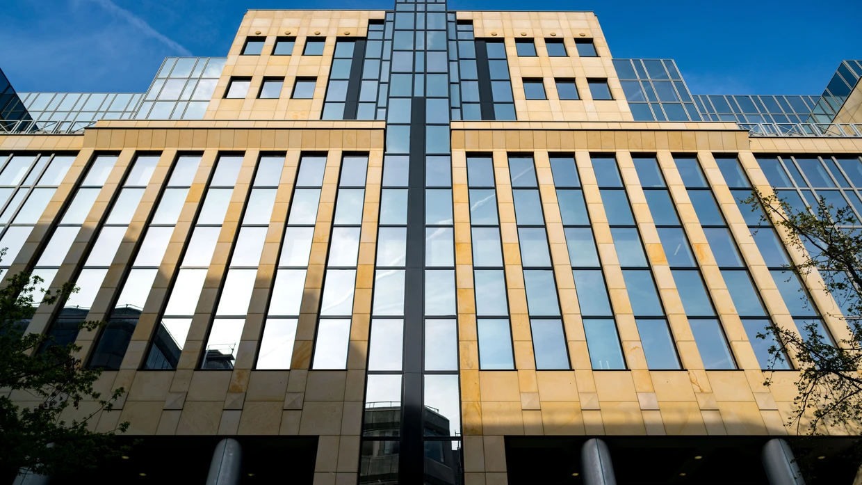 Der Blick auf das Gebäude der DVAG an der Windmühlstraße. Aufgenommen am 13. April 2017.