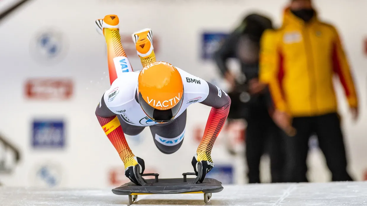 Skeleton ist eine spektakuläre Sportart im Eiskanal.
