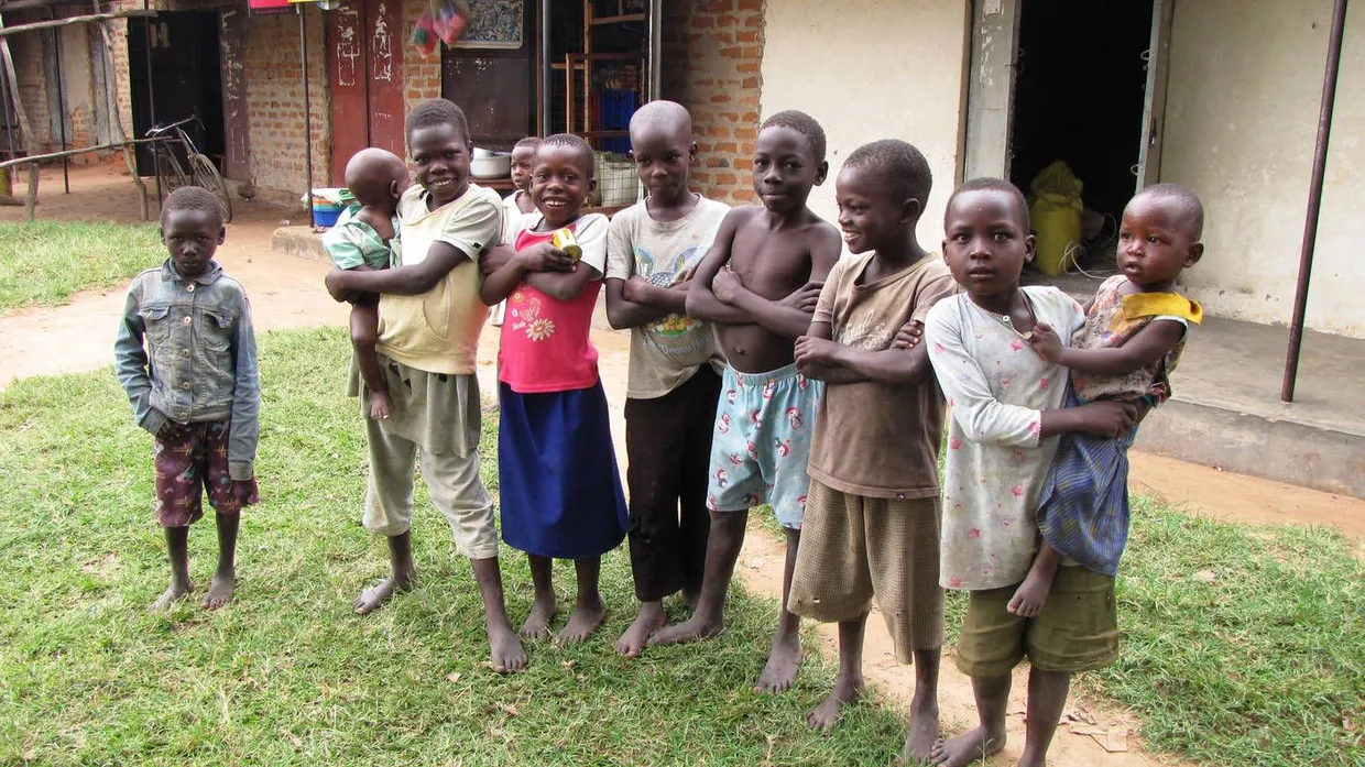 Reich an Kindern: Wie hier in der Region Tororo sind Kinder in den Dörfern oft schon in der Überzahl