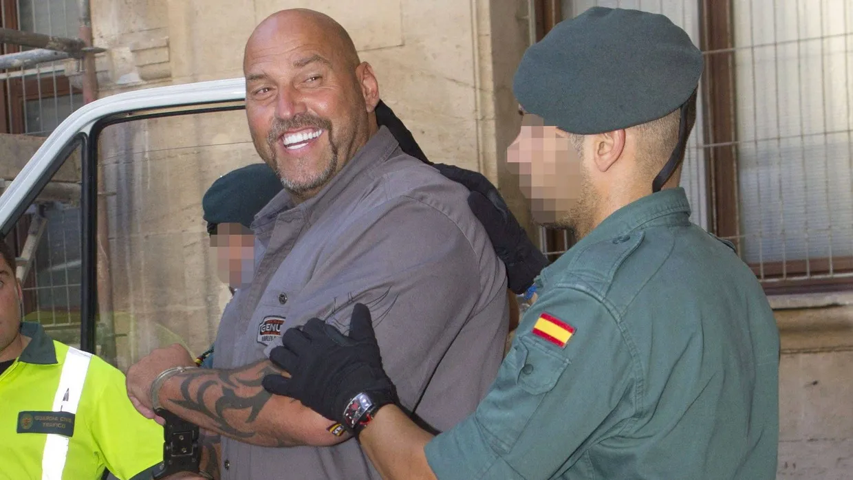 Gibt sich gelassen: Hanebuth bei seiner Verhaftung