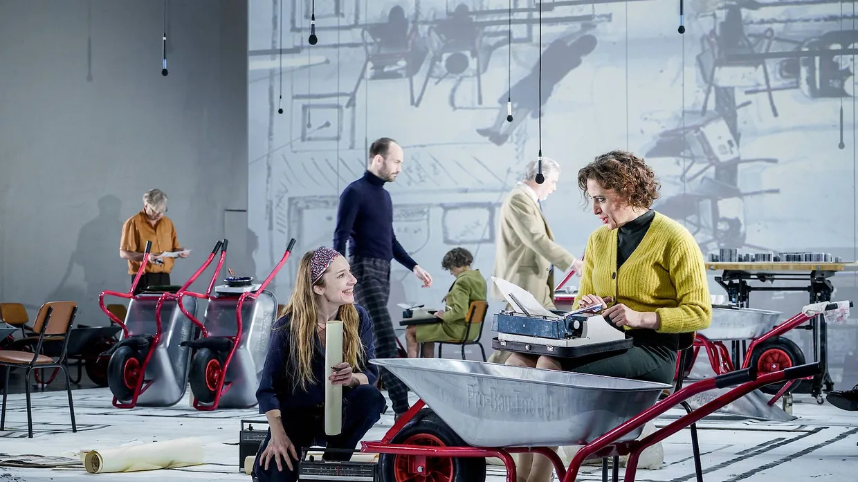 Verkrustete Strukturen: Kathleen Morgeneyer und Maren Eggert in „Franziska Linkerhand“