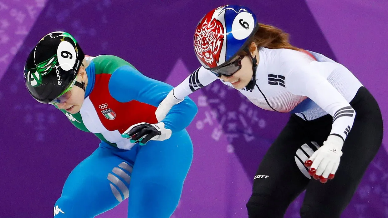 Zu viel Ellbogen: Choi Minjeong (links) gegen Olympiasiegerin Arianna Fontana