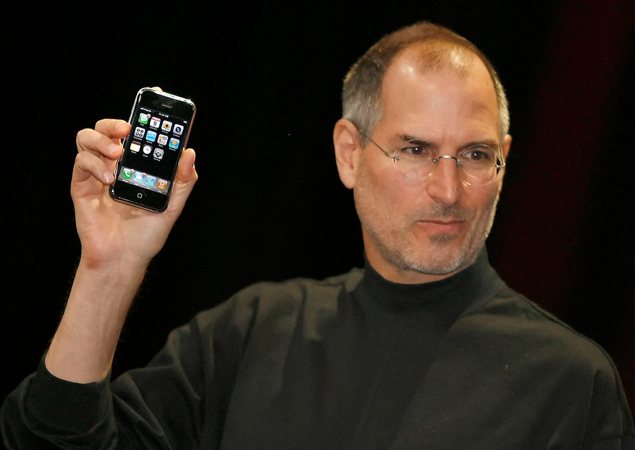 Weit mehr als ein Telefon: Steve Jobs mit dem ersten iPhone