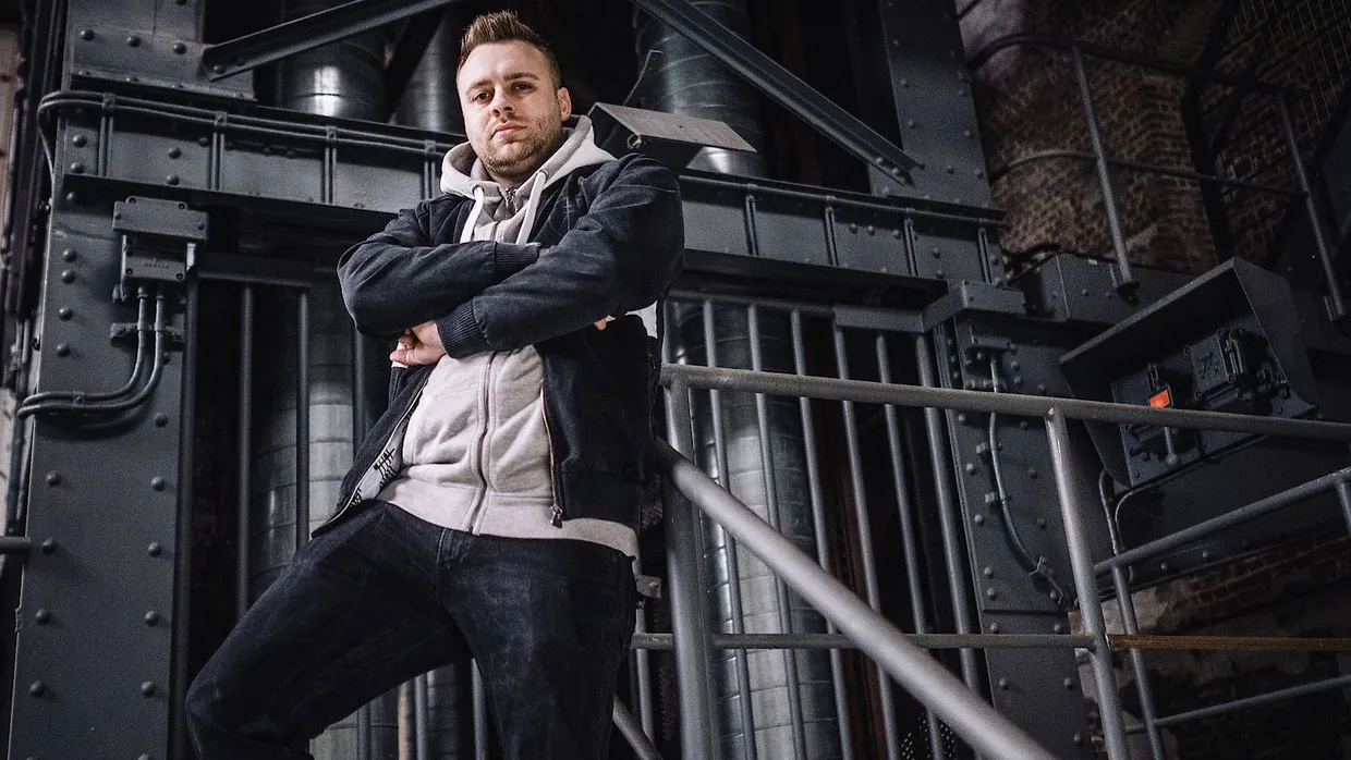 Christian Strzecha, 26, in einem Förderturm der Zeche Prosper-Haniel in Bottrop. Am Freitag wurde das Bergwerk geschlossen und der Steinkohlenabbau in Deutschland beendet.