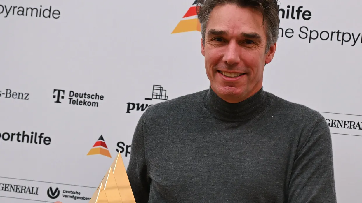 Michael Stich mit der „Goldenen Sportpyramide“