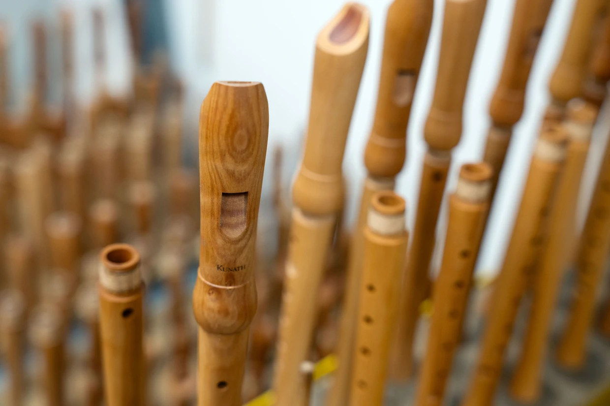 Klassisches Handwerk: Kunath verwendet bei seinen Holzblockflöten vor allem Birnbaumholz.