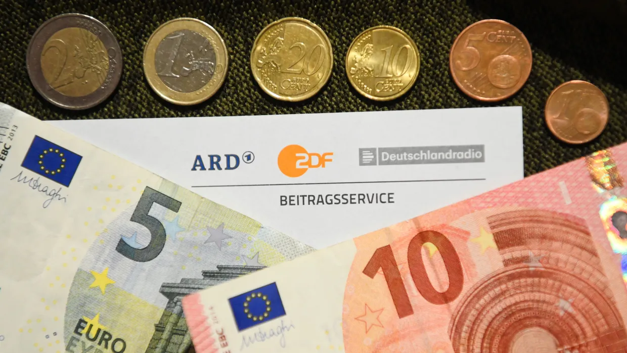 Das Geld sprudelt weiter: ARD und ZDF haben den Systemwechsel beim Rundfunkbeitrag erfolgreich torpediert.
