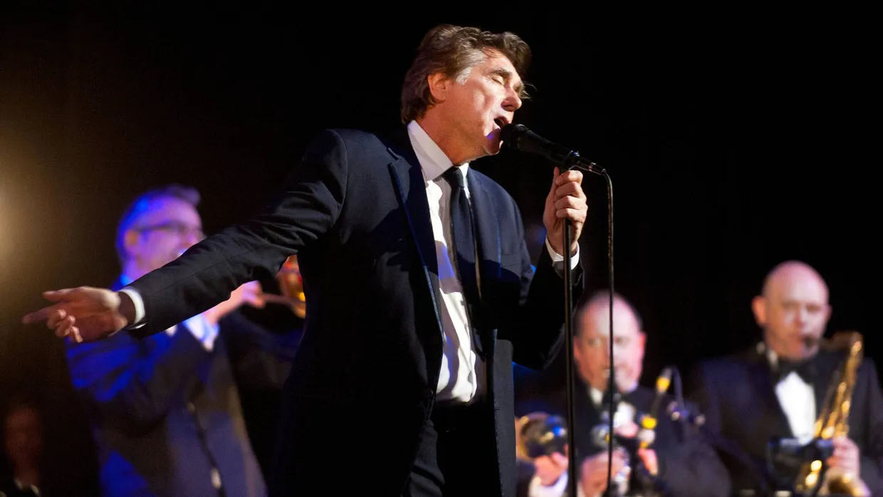Stilsicher wie immer: Bryan Ferry und seine Musiker in Niedernhausen.
