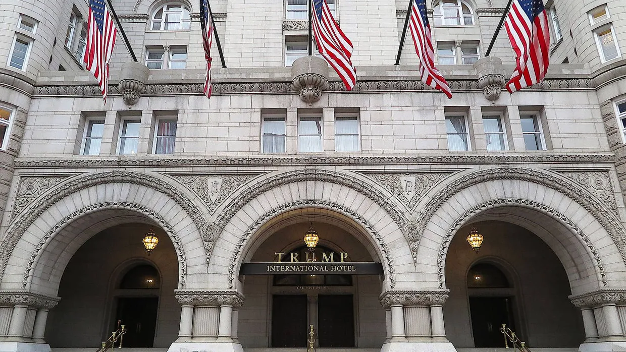 Eine solche Fassade will auch bezahlt sein: Das teure Trump-Hotel in Washington DC gehört eindeutig zur Luxusklasse