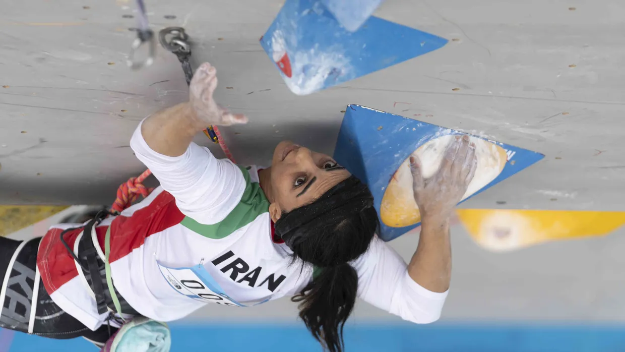 Mutige Frau: Die iranische Klettersportlerin Elnaz Rekabi nahm im Finale der Asienmeisterschaft das für iranische Sportlerinnen obligatorische Kopftuch ab.