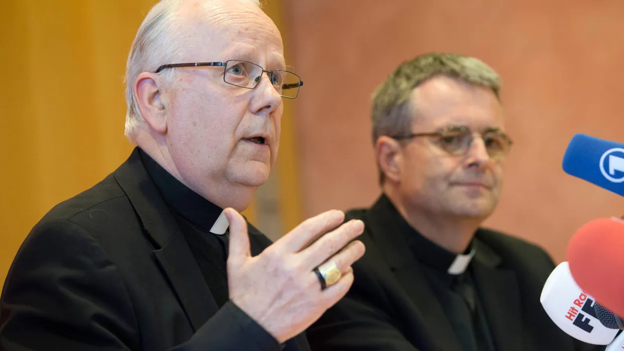 Gemeinsam für den Neustart im Bistum Limburg: Weihbischof Manfred Grothe, der derzeitige Apostolische Administrator, und Pfarrer Wolfgang Rösch (rechts).