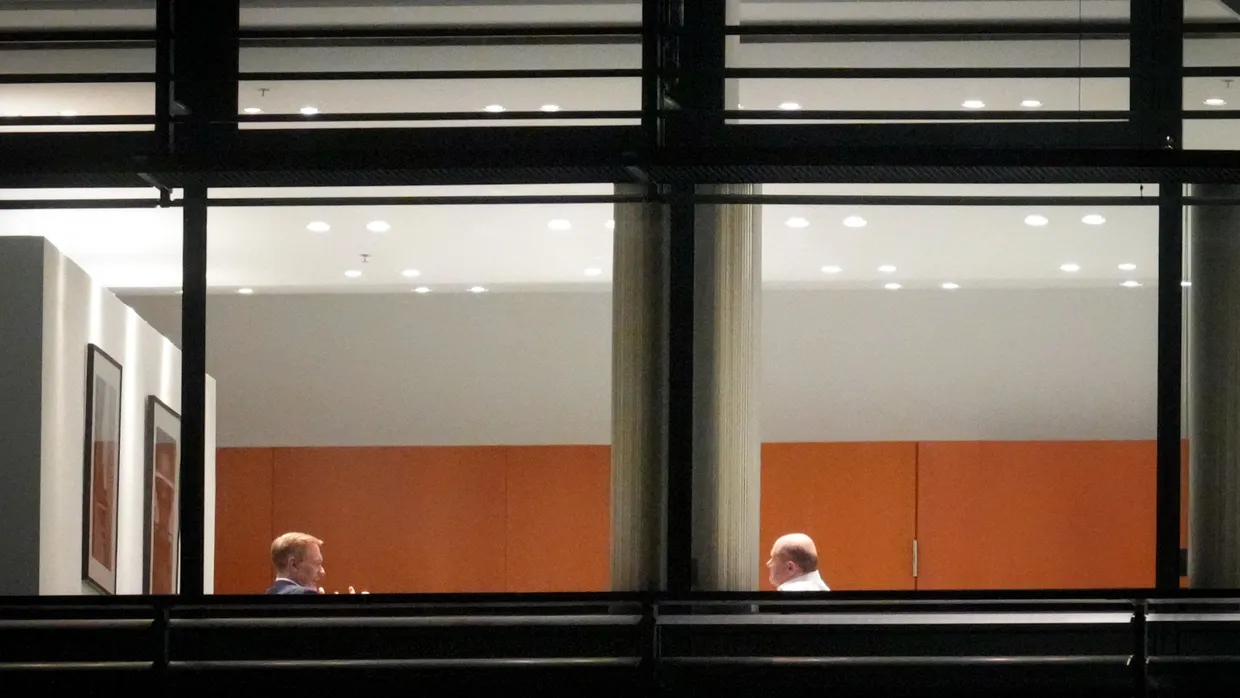 Christian Lindner und Olaf Scholz am Sonntagabend im Büro des Bundeskanzlers