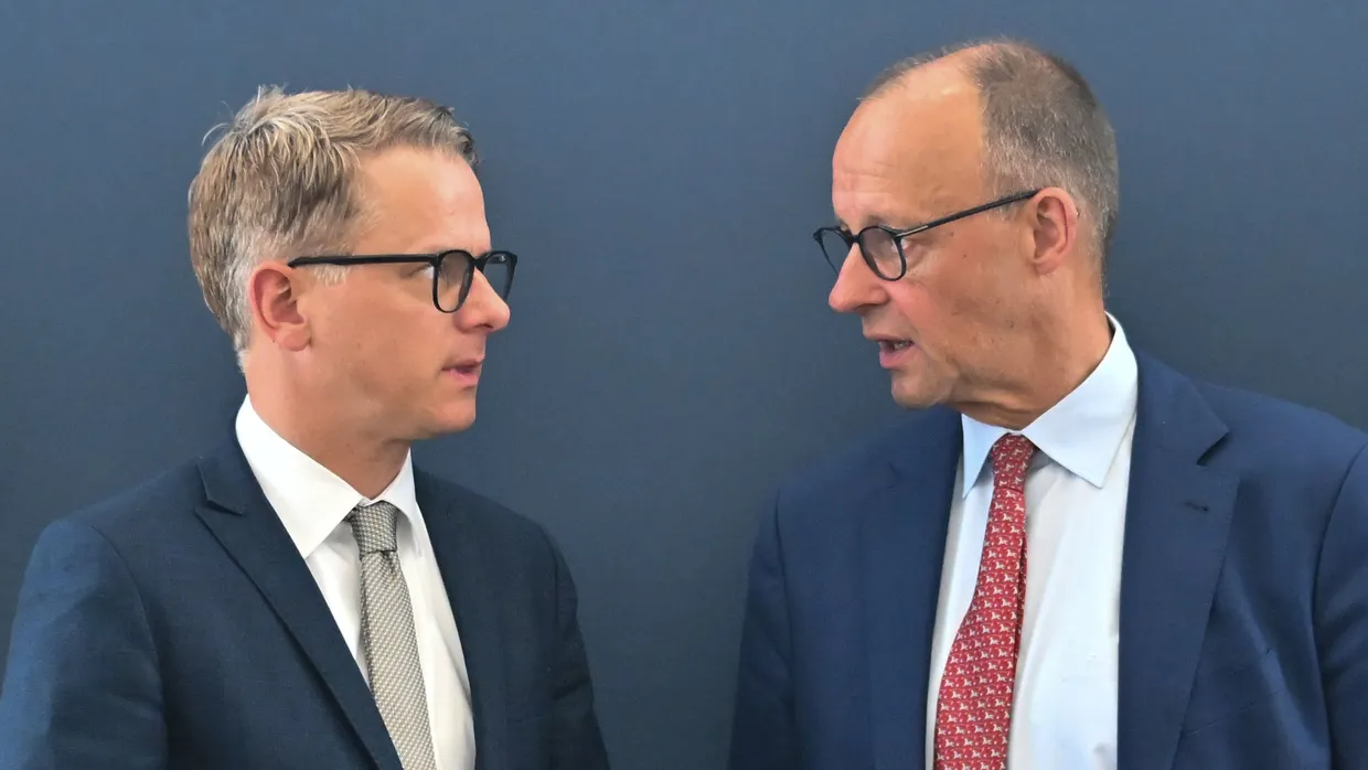 CDU-Generalsekretär Carsten Linnemann und Bundeskanzler Friedrich Merz  2025 in Berlin.