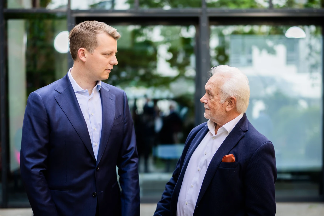 Der Alte wird Parteichef, der Junge Stellverteter: Wolfgang Kubicki (rechts) und Henning Höne, hier im Garten des Berliner Hans-Dietrich-Genscher-Hauses,  haben sich geeinigt.