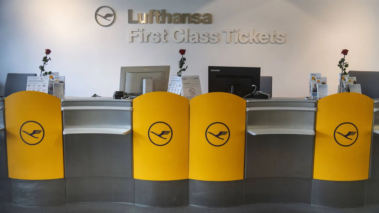 Leere First-Class-Schalter: Für Lufthansa dauert die Krise an.