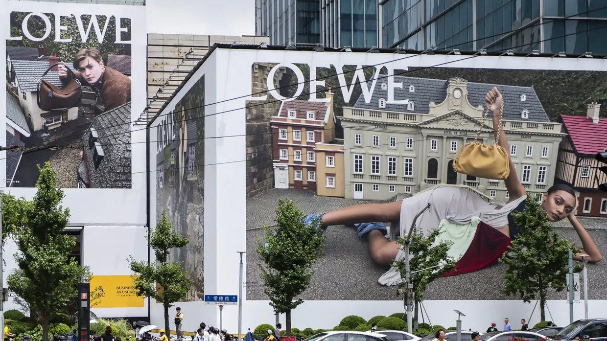 Ende des Luxuswahnsinns: Der Handtaschenhersteller Loewe gehört zum Luxuskonzern LVMH, dessen Umsatz in Asien deutlich zurückgegangen ist.