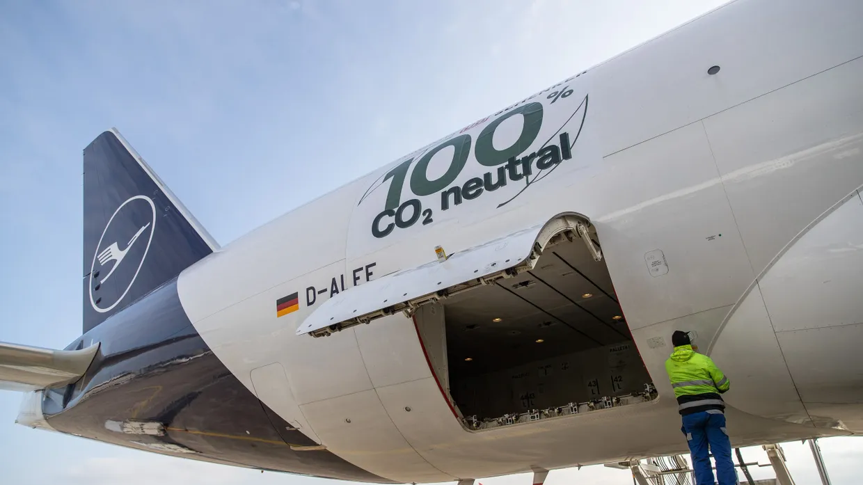 Laut Greenpeace tun europäische Fluggesellschaften zu wenig für den Klimaschutz.