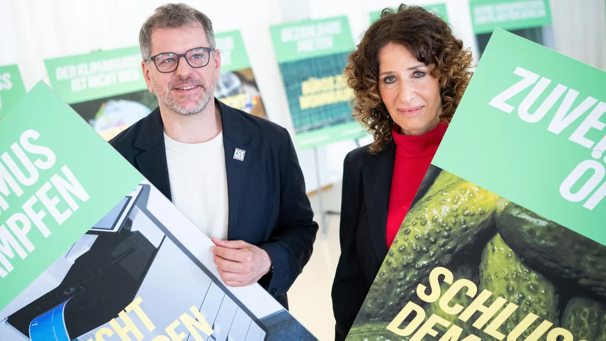 Die Spitzenkandidaten Werner Graf und Bettina Jarasch in Berlin am Freitag