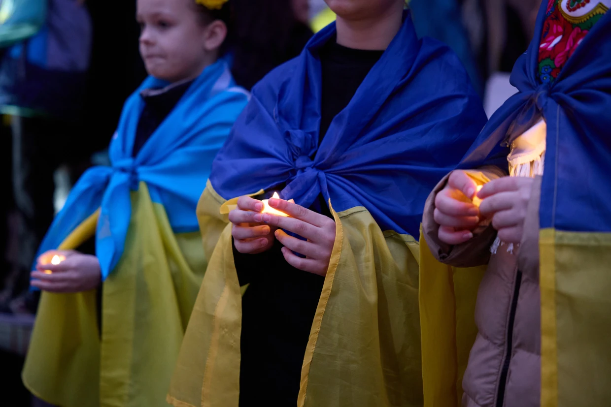 Lichter in der Dunkelheit: Impressionen der Solidaritätskundgebung zum vierten Jahrestag der russischen Invasion in der Ukraine.
