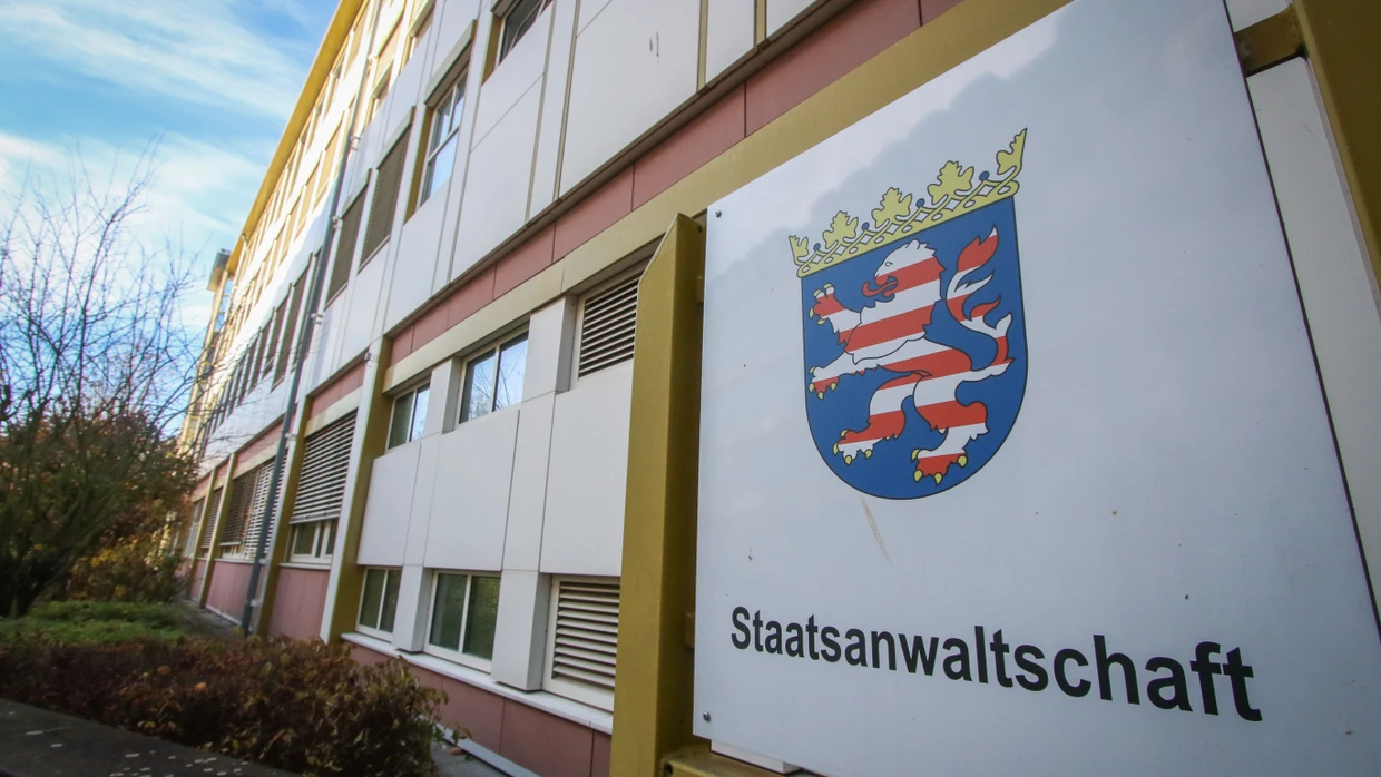Die Staatsanwaltschaft Gießen ermittelt gegen einen früheren Mitarbeiter einer Kita wegen des Verdachts auf Kinderpornographie.