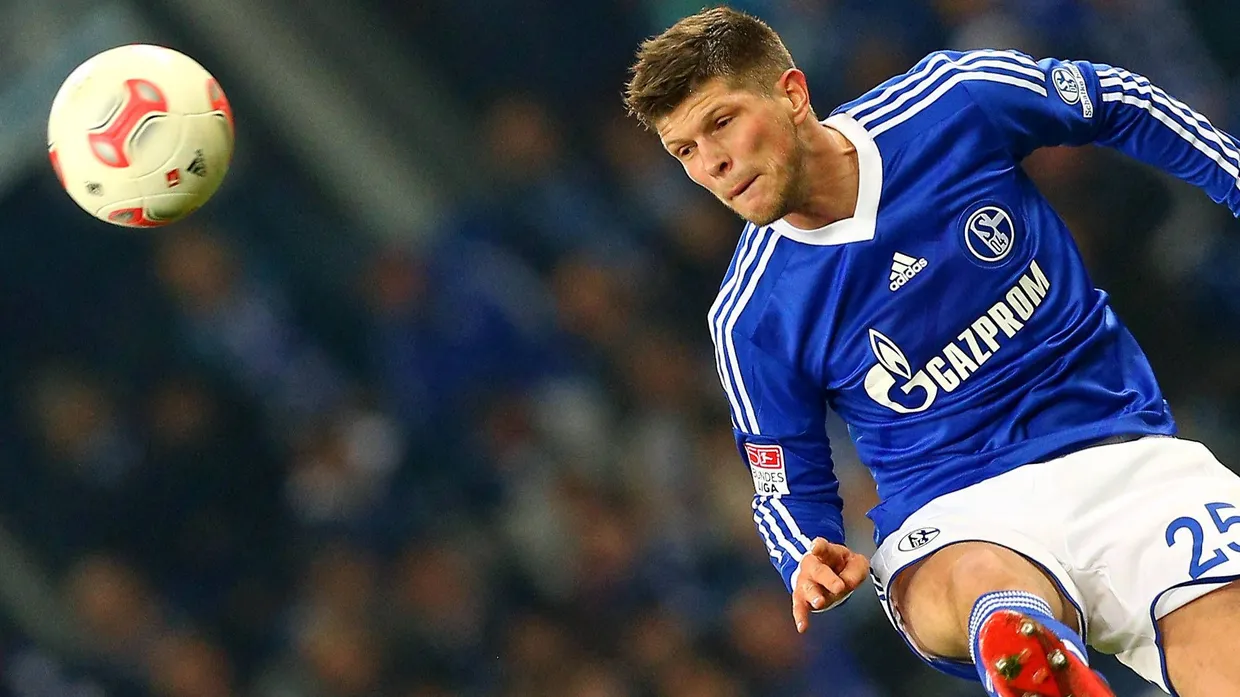 Weiter in „Königsblau“: Der niederländische Torjäger Huntelaar bleibt Schalke treu