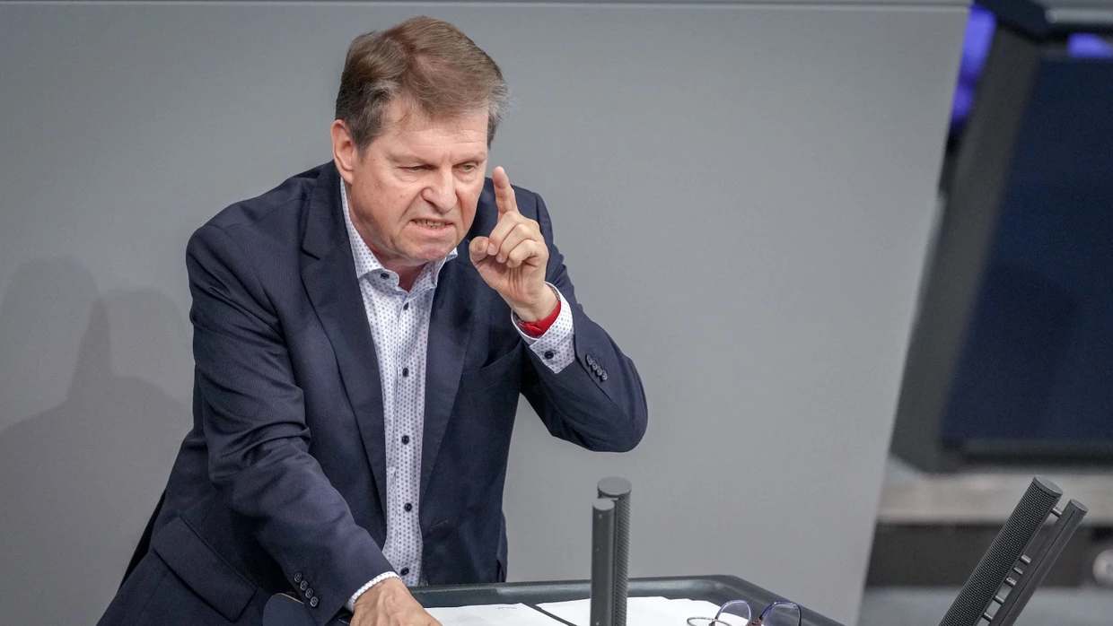 Ralf Stegner, hier im Dezember 2024 bei einer Rede im Bundestag, sitzt seit 2021 für die SPD im Bundestag und ist unter anderem Mitglied im Auswärtigen Ausschuss des Parlaments.