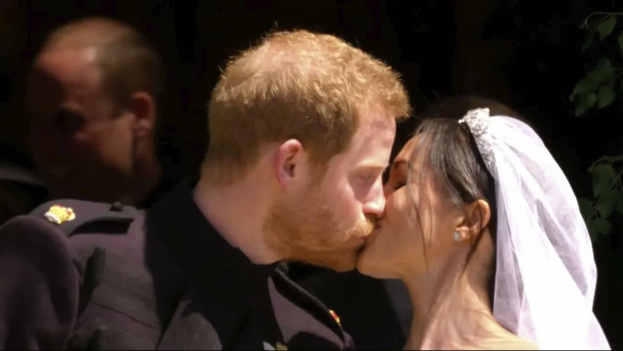 Der Moment, auf den alle gewartet haben: der royale Hochzeitskuss.