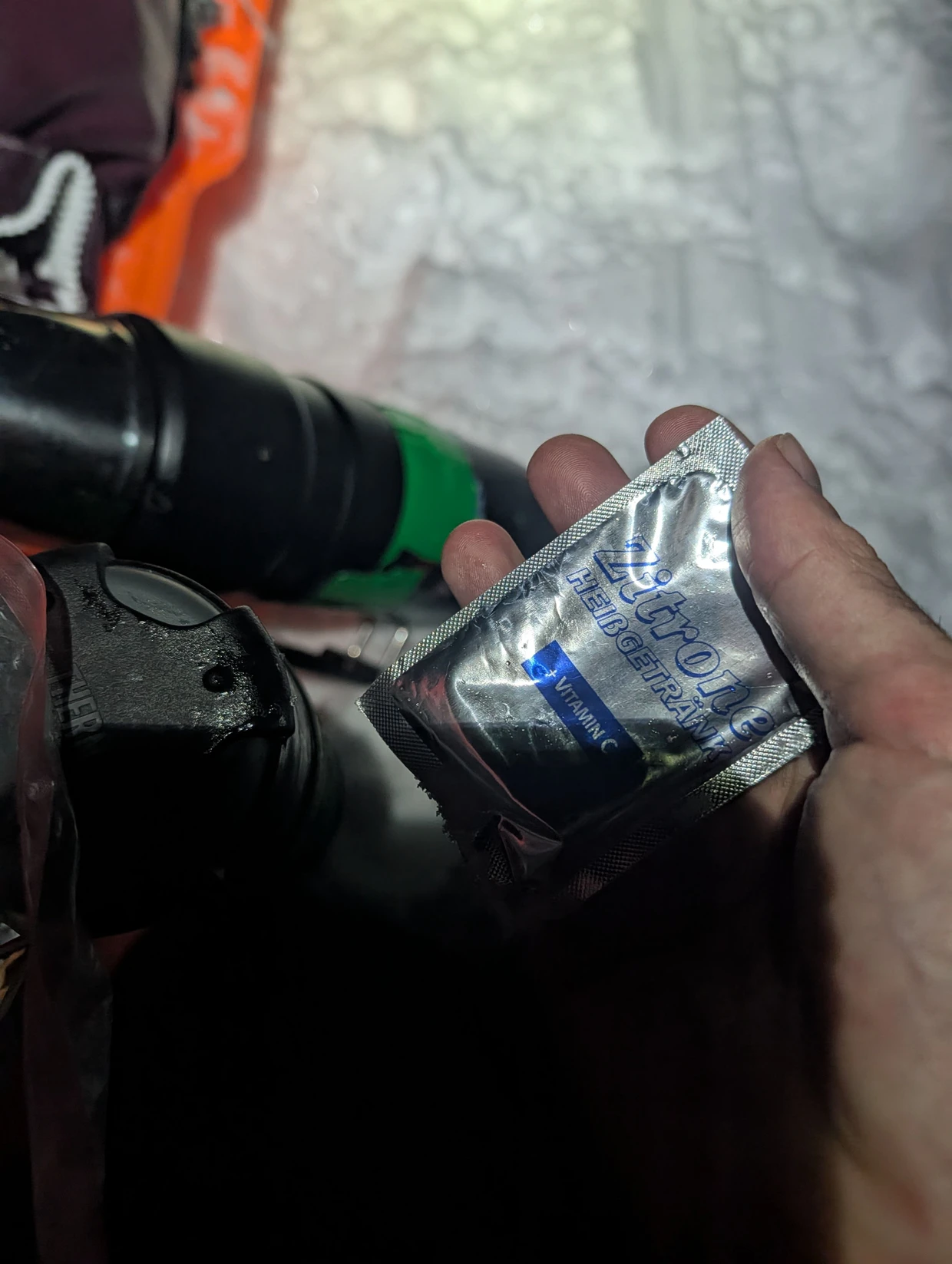 Rebellion in der Magengrube:  „Krämpfe und Brechreiz werden zu ständigen Begleitern. Trotzdem muss ich 60 bis 70 Kilometer täglich zurücklegen, um das Rennen zu schaffen. Wie soll das gehen?"