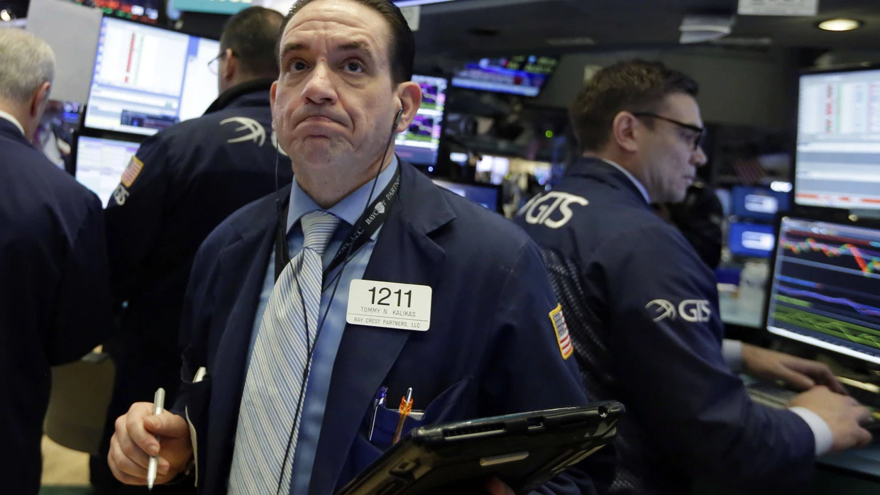 Der Händler Tommy Kalikas auf dem Parkett der New York Stock Exchange in New York