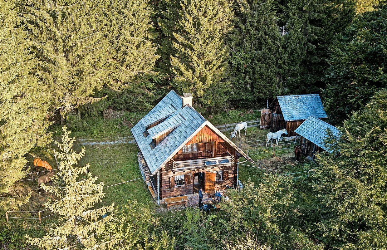 Die Wege in der Region Pyhrn-Priel führen zu 40 bewirtschafteten Almhütten, in die Wanderer und Reiter einkehren können.