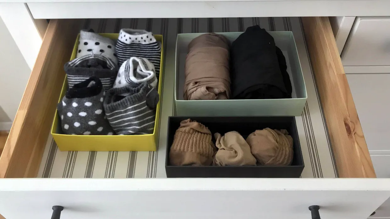 Alles hat seinen Platz: Marie Kondo schwört beim Aufräumen auf Boxen und ihre Falttechnik.