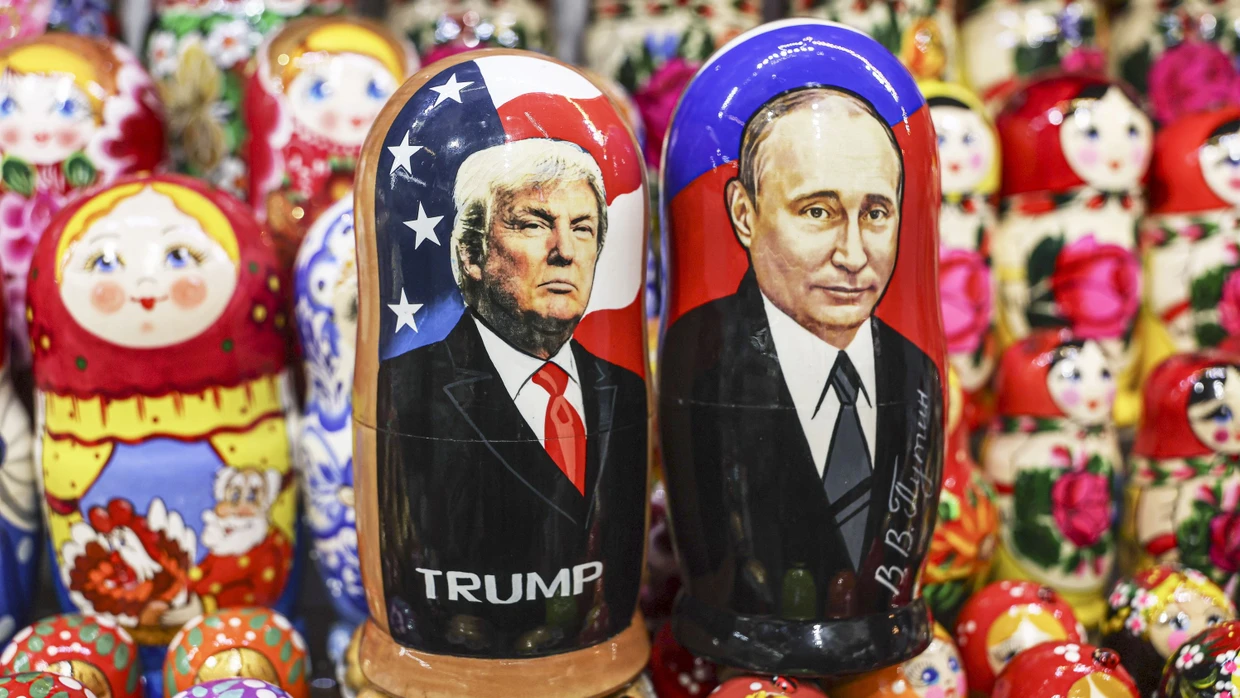 Zwei Matroschkas mit Darstellungen von Trump und Putin (Symbolbild)
