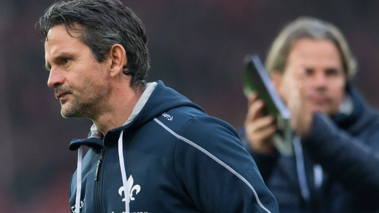 Das war’s: Dirk Schuster (links) und sein Assistenztrainer Sascha Franz müssen bei Darmstadt 98 gehen.