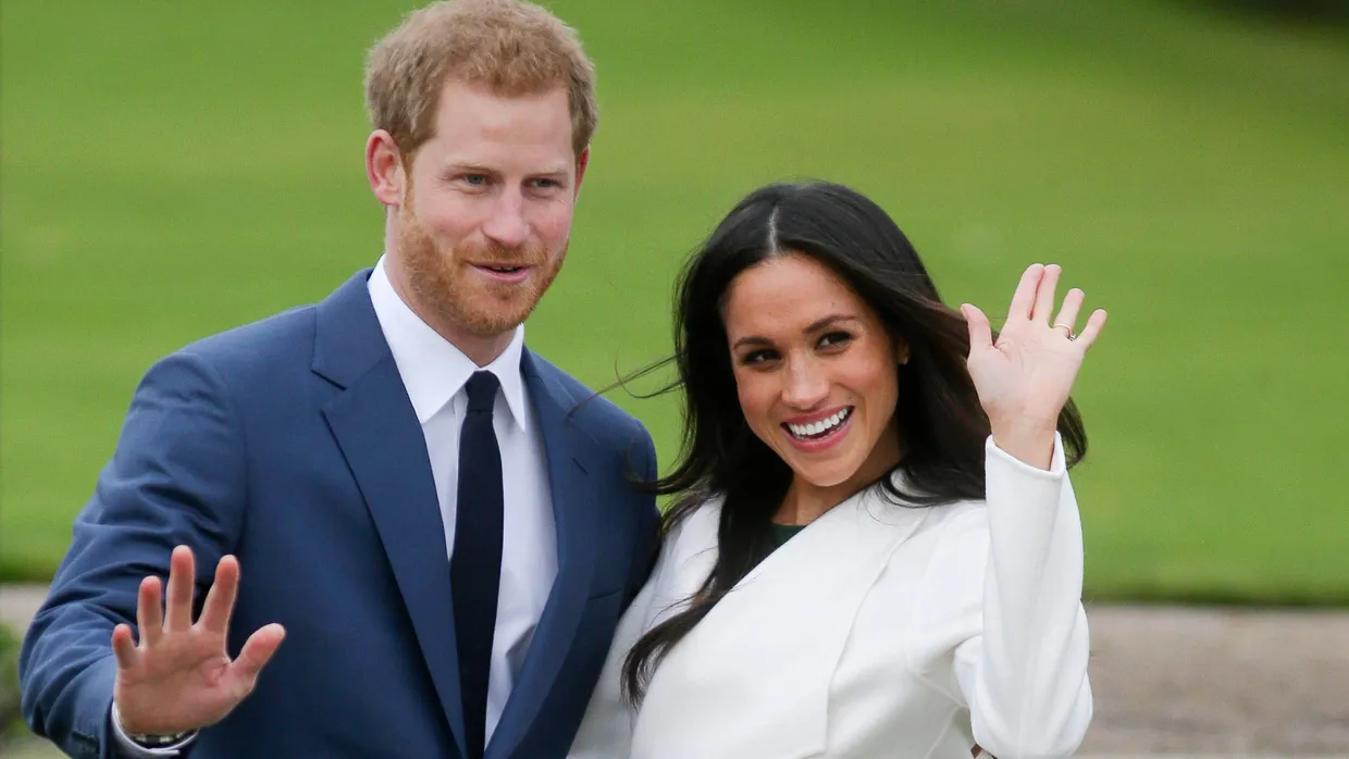Stellen sich den Fotografen: Prinz Harry und seine Verlobte Meghan Markle im Kensington Palast